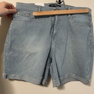 Calvin Klein Jeans Women's Roll Cuff Denim Short NWT Sz 12 Color Railroad Stripe